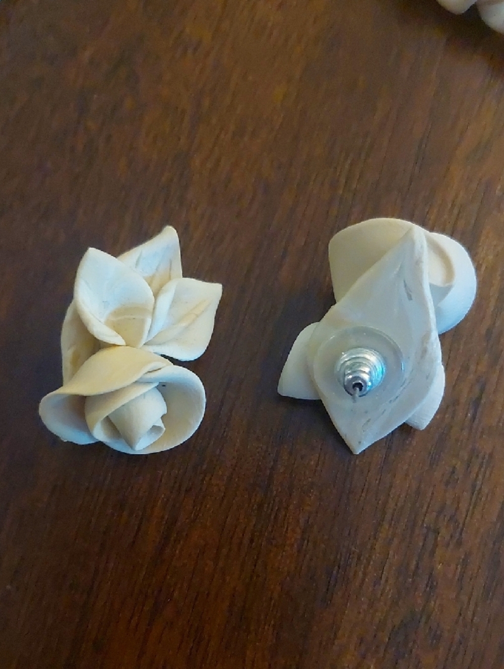 Hawaiian Cream Floral Rose Necklace with Matching Earrings - Picture 2 of 4